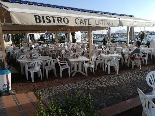 Restaurante latino abierto por inmigrantes en España.